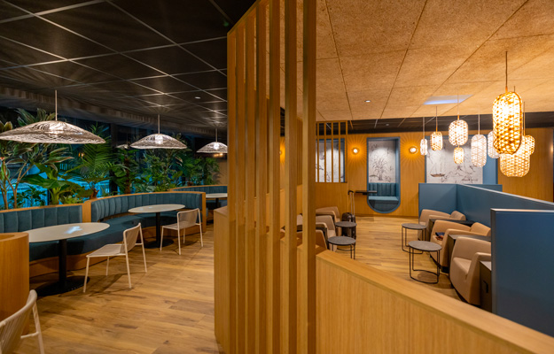 Un salon spacieux et élégant